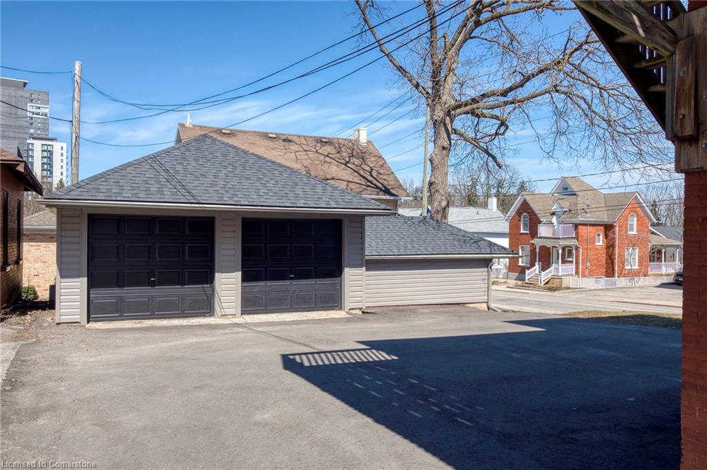 59 Regina Street N