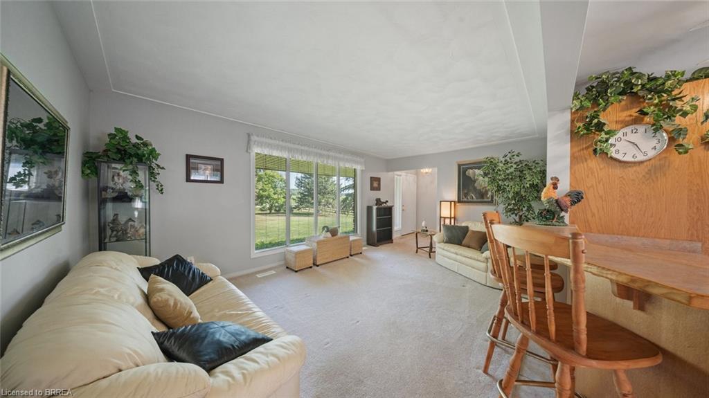 124 Governor's Road E
