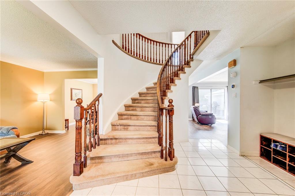 13 Gateview Drive