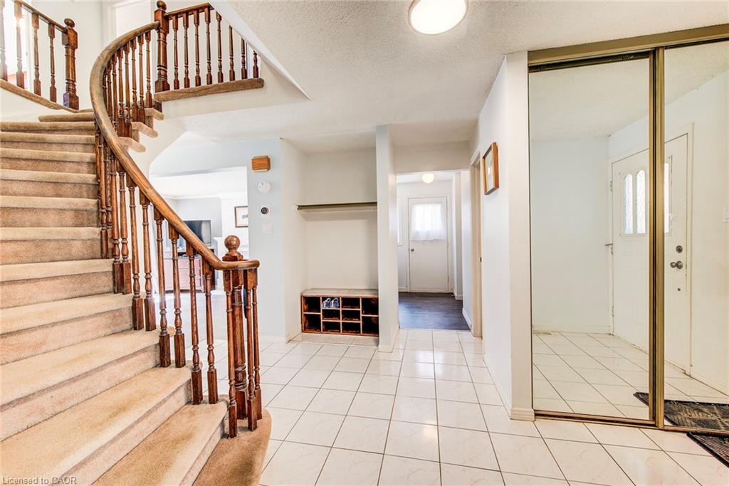 13 Gateview Drive
