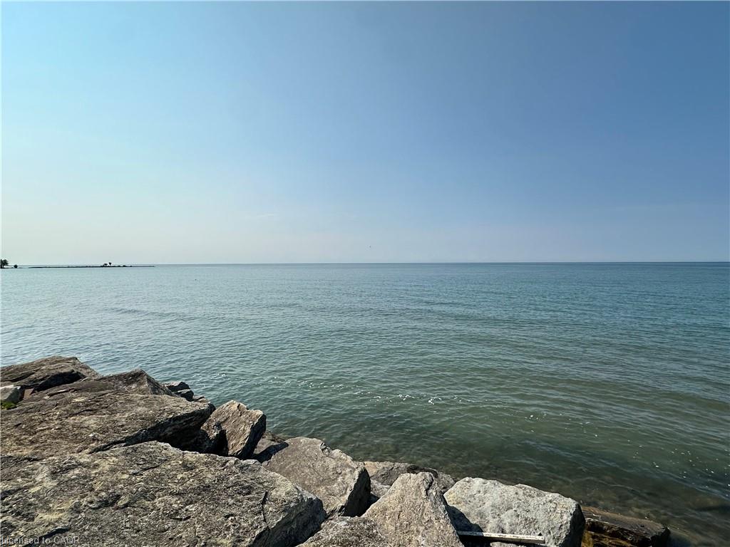 3176 Lakeshore Road
