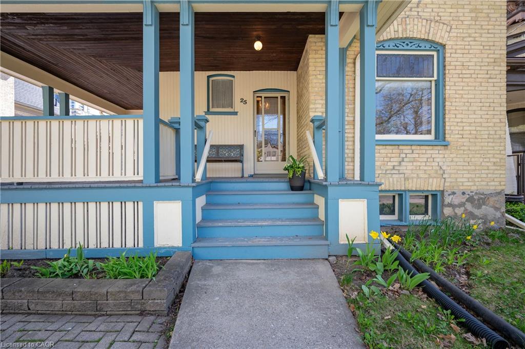 25 Ahrens Street W