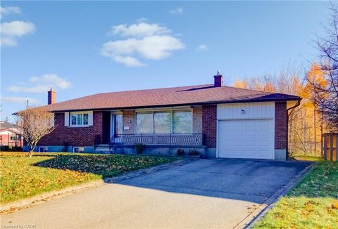 12 Kara Lee Court Guelph ON N1E 4P2