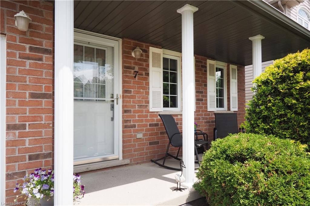 7 Ivy Lane Court