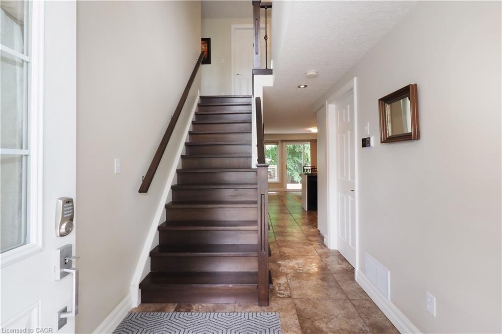 7 Ivy Lane Court