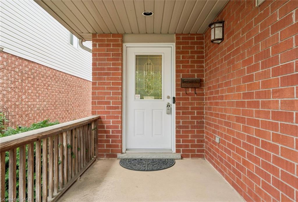 223 Hollyridge Crescent