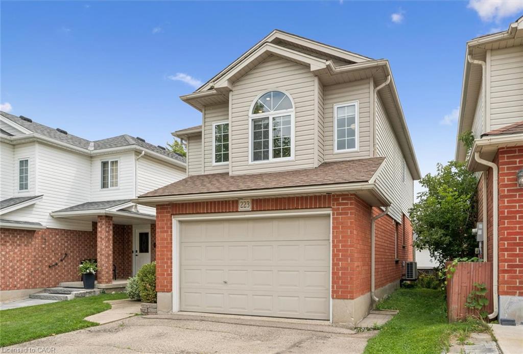 223 Hollyridge Crescent