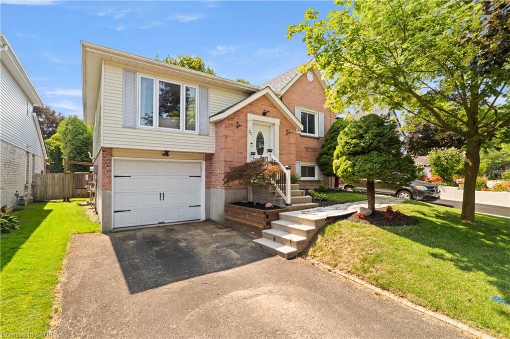 21 Golden Meadow Crescent