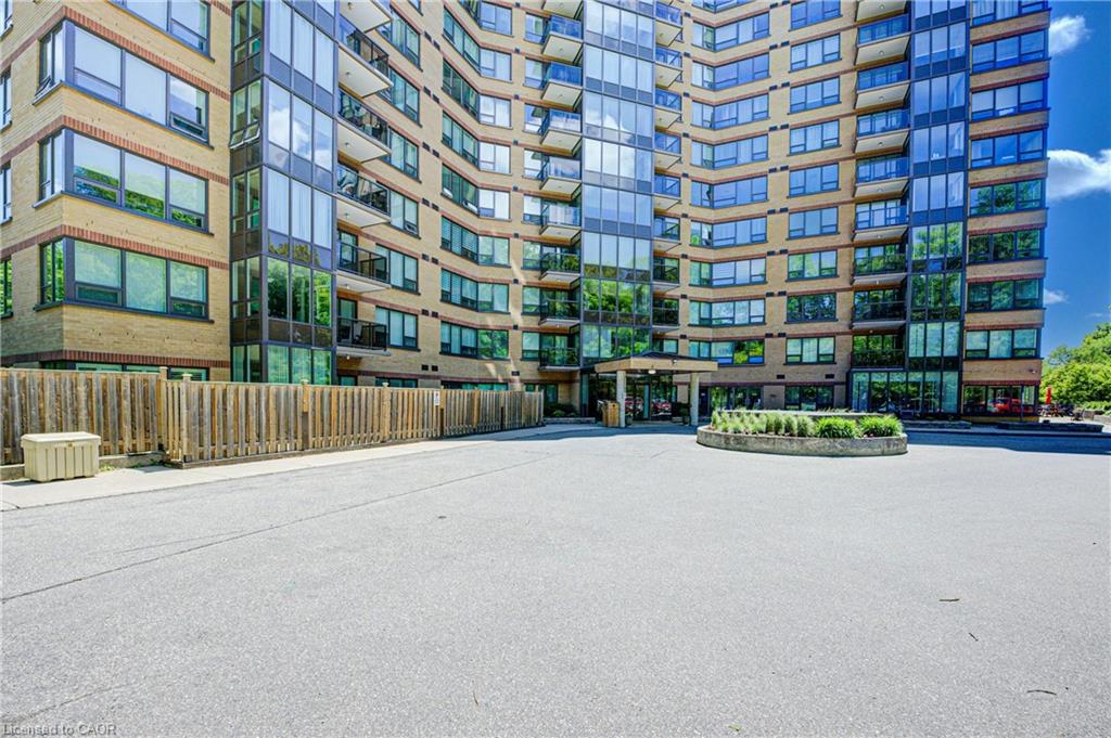 237 King Street W 102