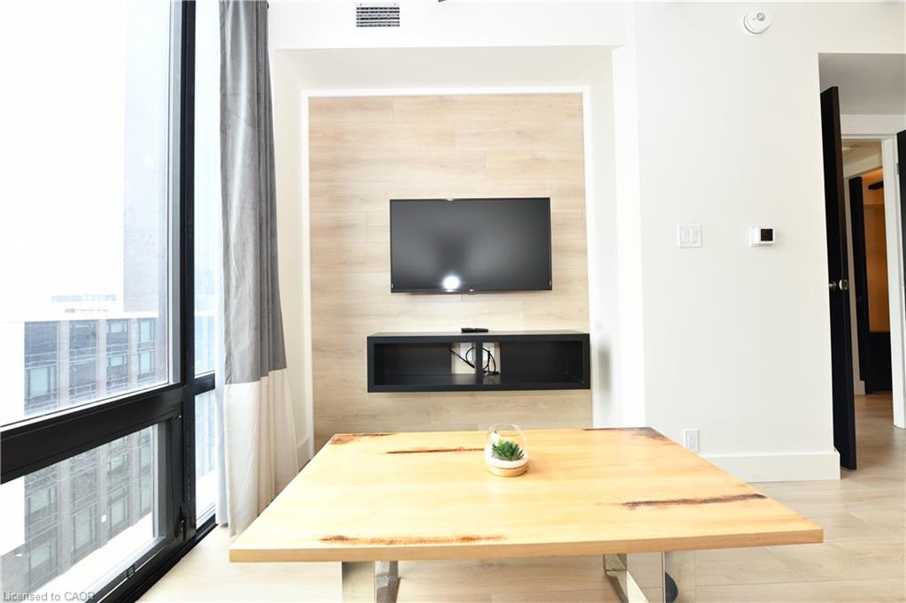 145 Columbia Street W 736