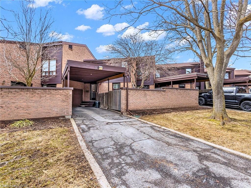 28 Underhill Crescent 3