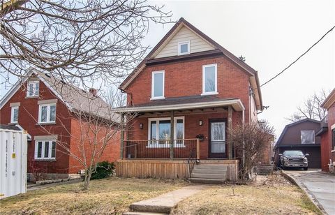 15 Herlan Avenue Kitchener ON N2G 2C4