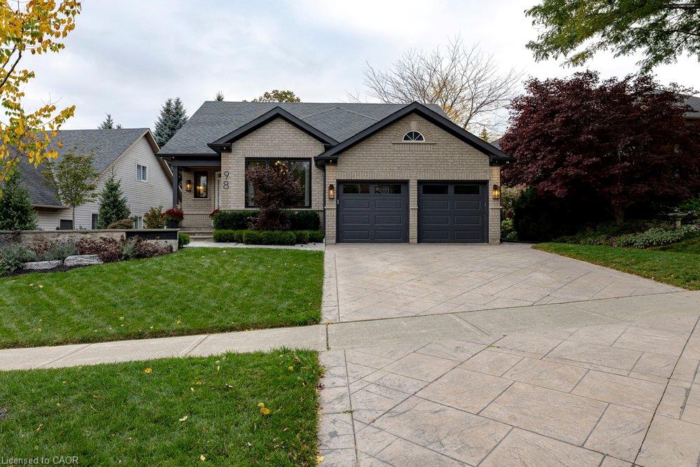98 Moore Crescent