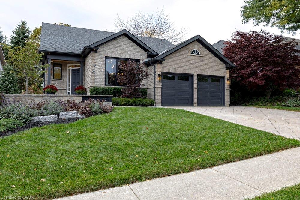 98 Moore Crescent