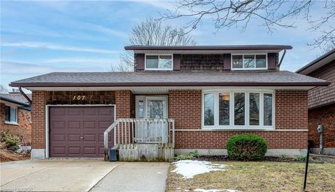 107 Dunsmere Drive Kitchener ON N2E 1W4