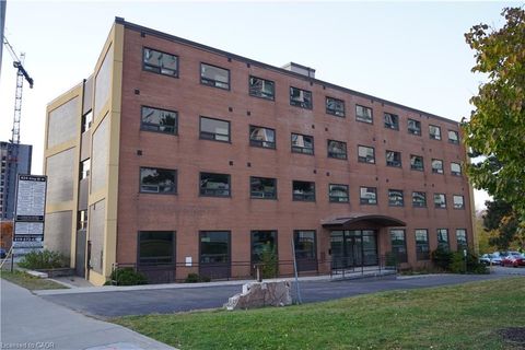 824 King Street W Kitchener ON N2G 1G1