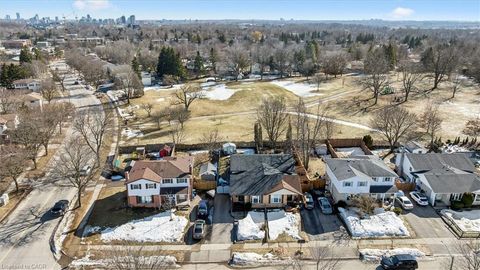 303 Mayview Crescent A Waterloo ON N2V 1P5