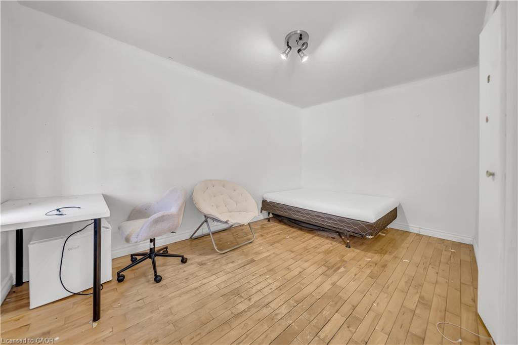 24 Columbia Street W