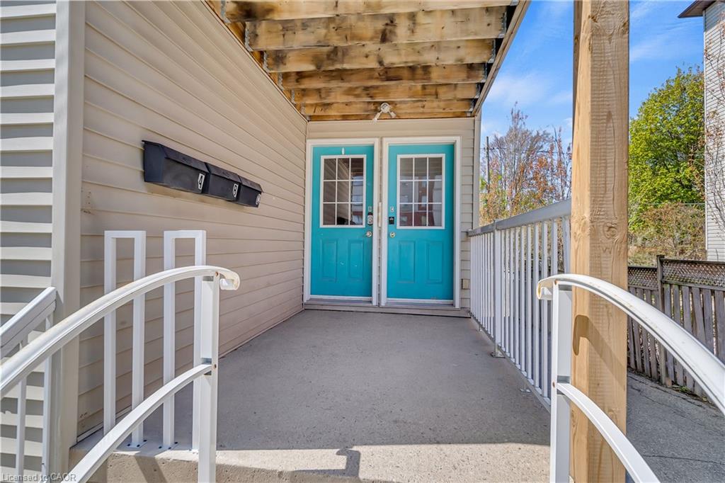 24 Columbia Street W