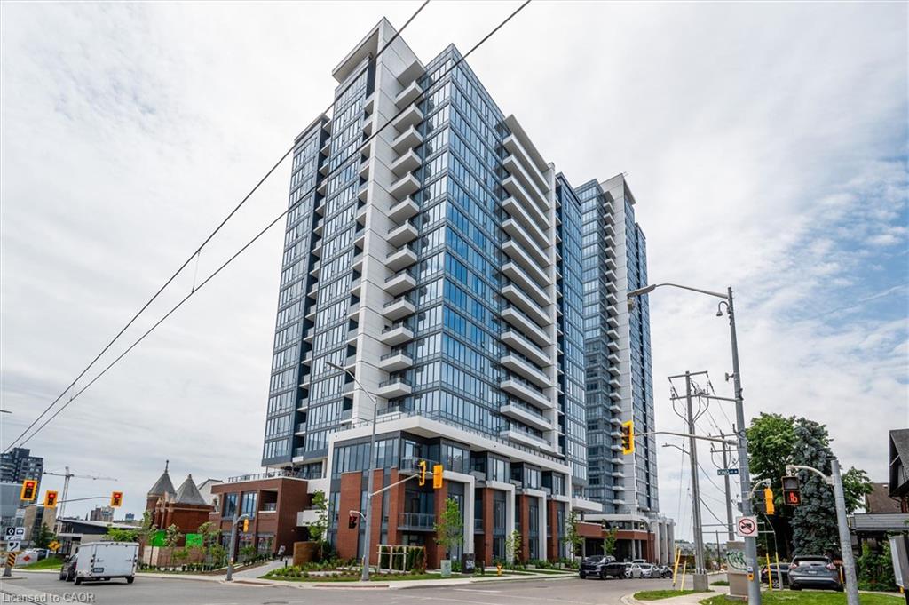 15 Wellington Street S 903