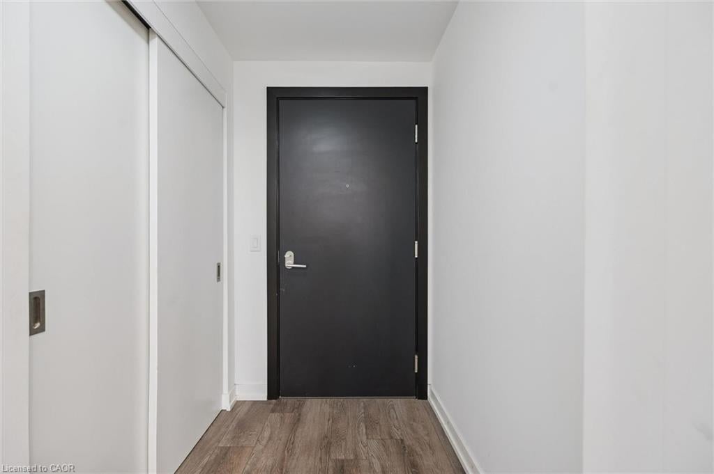 15 Wellington Street S 903