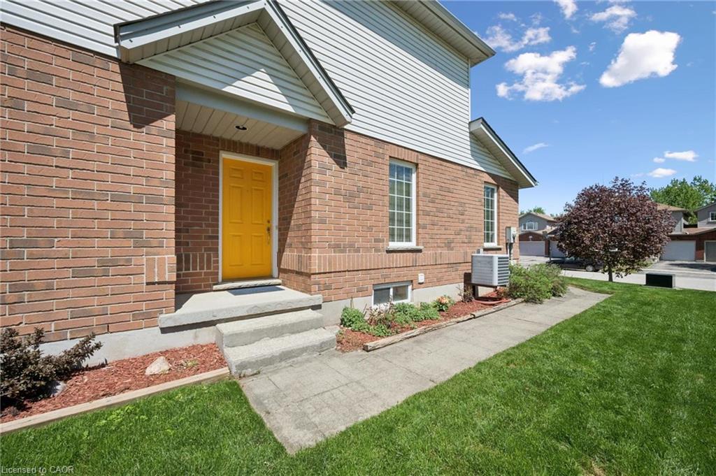 371 University Downs Crescent