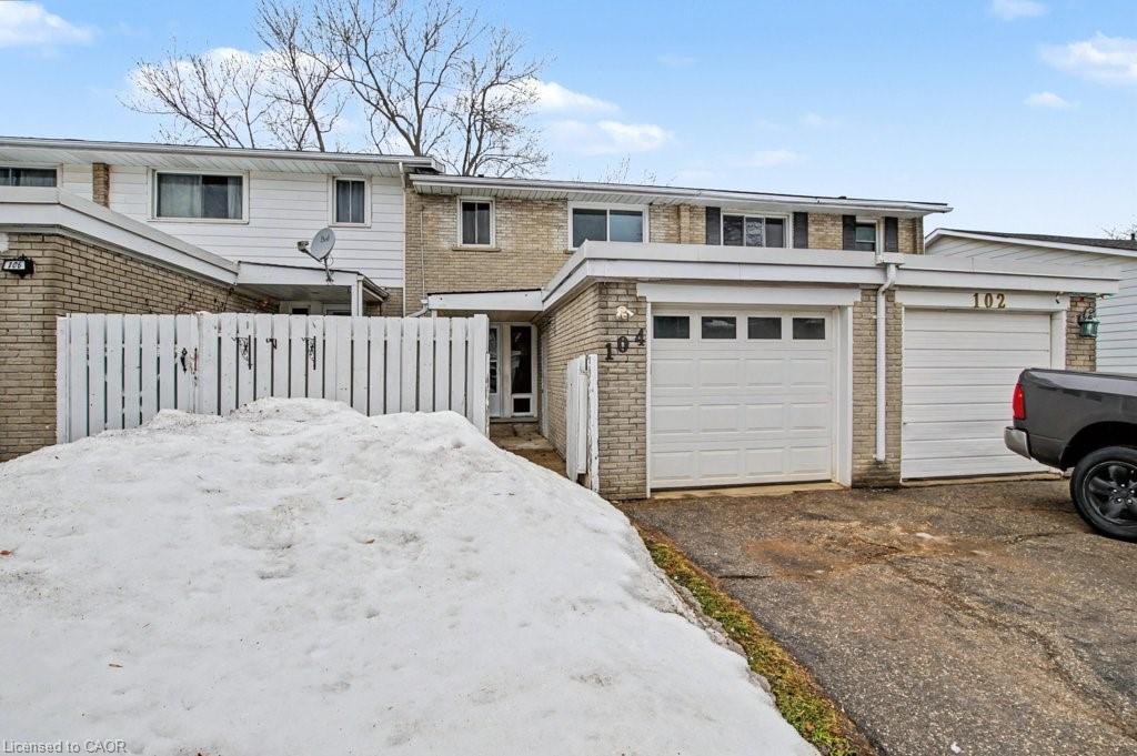 104 Ralgreen Crescent