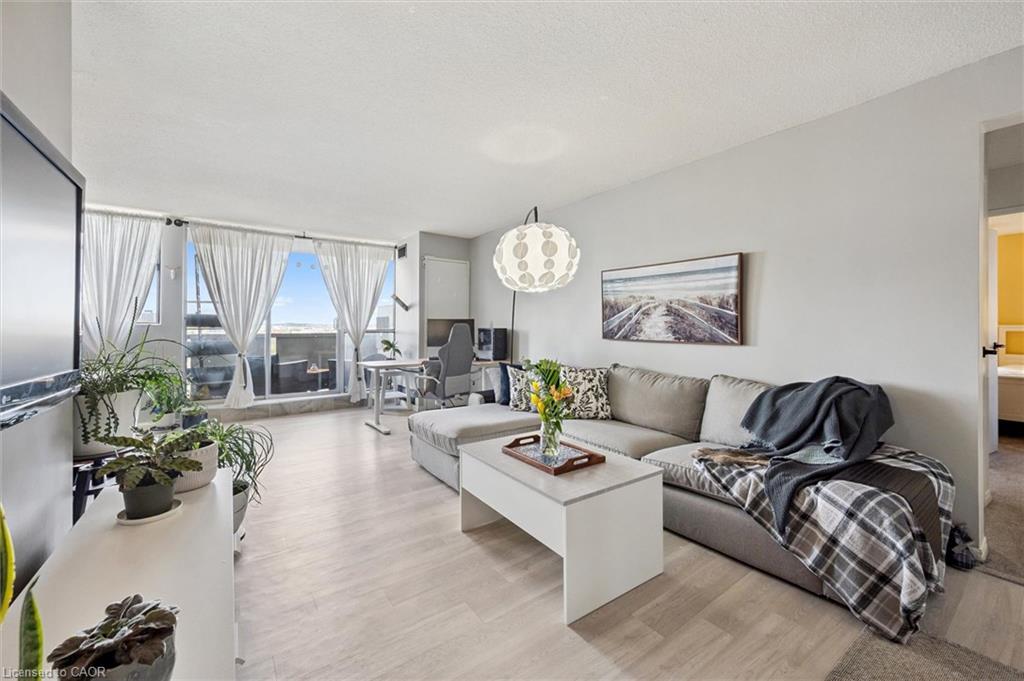 375 King Street N 1406