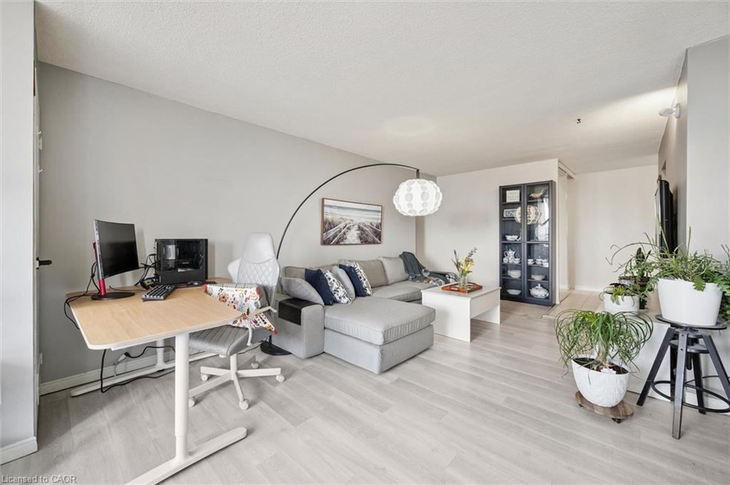 375 King Street N 1406