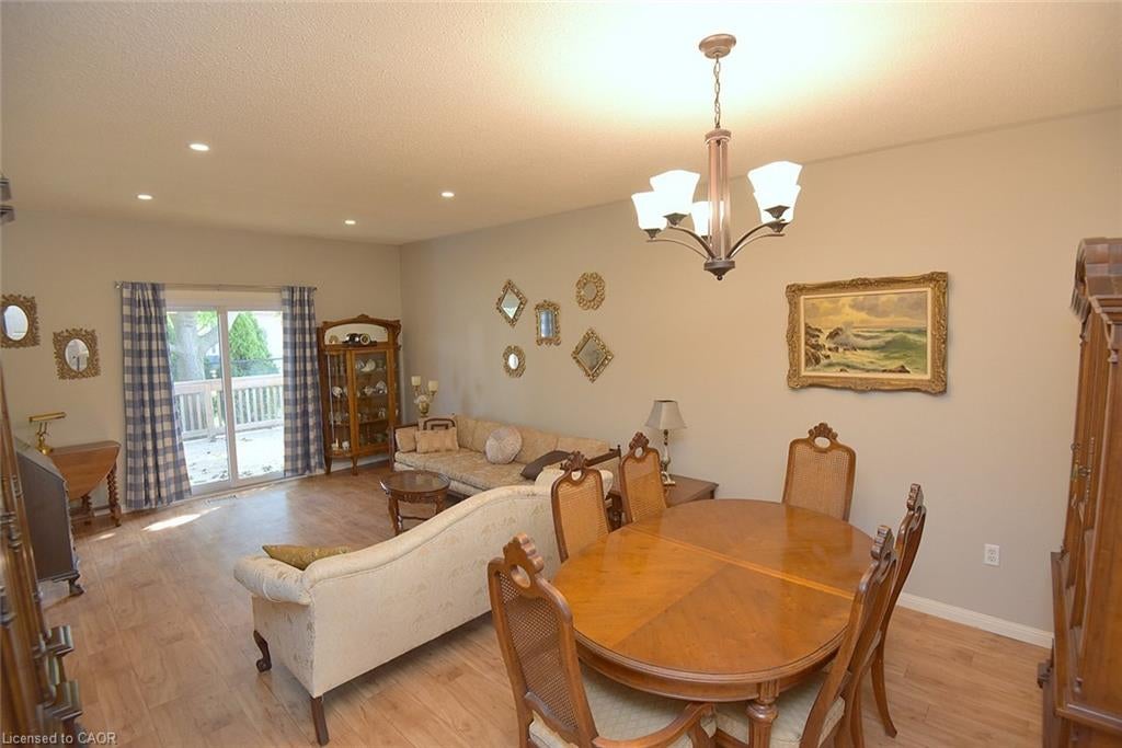 157 Silverbirch Boulevard