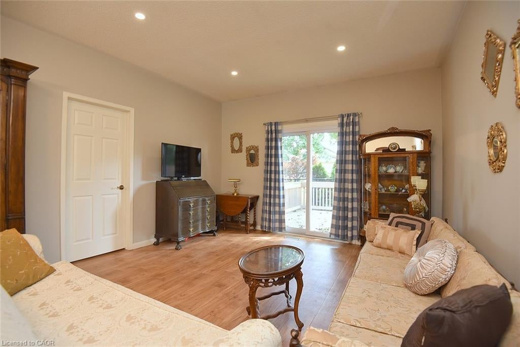 157 Silverbirch Boulevard