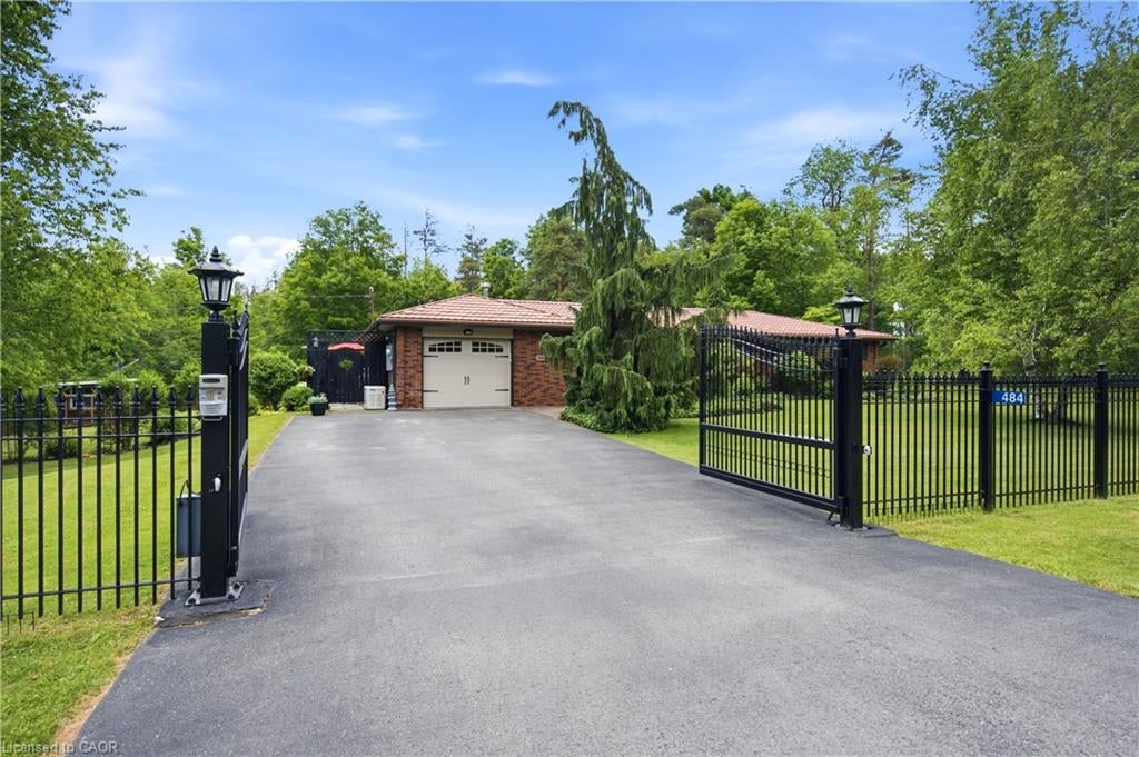484 Concession 11 Road E