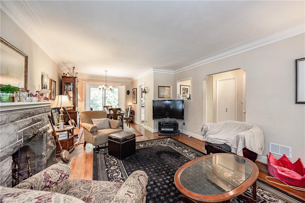 557 Stillwater Crescent