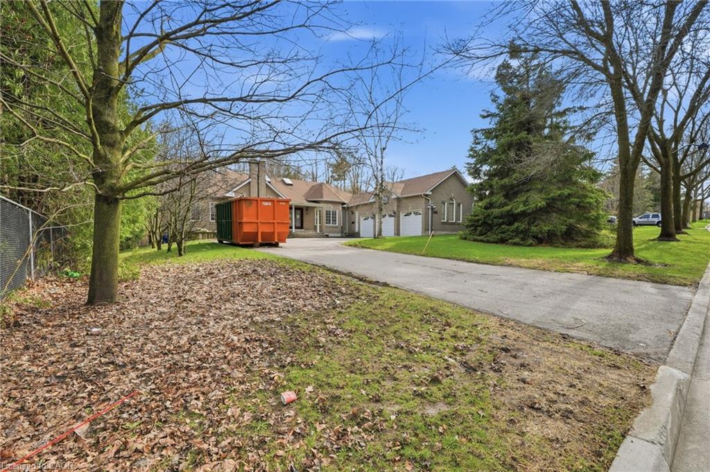 15 Treegrove Grove