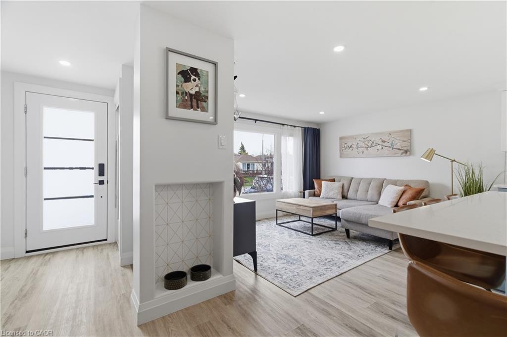 6 Broken Oak Crescent