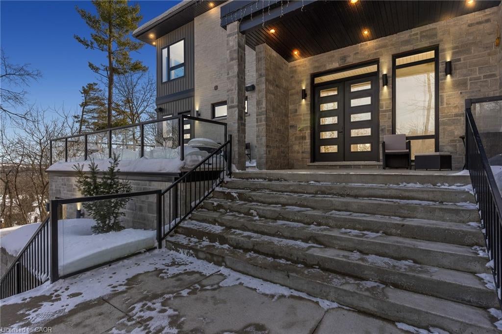 111 Grand Ridge Drive