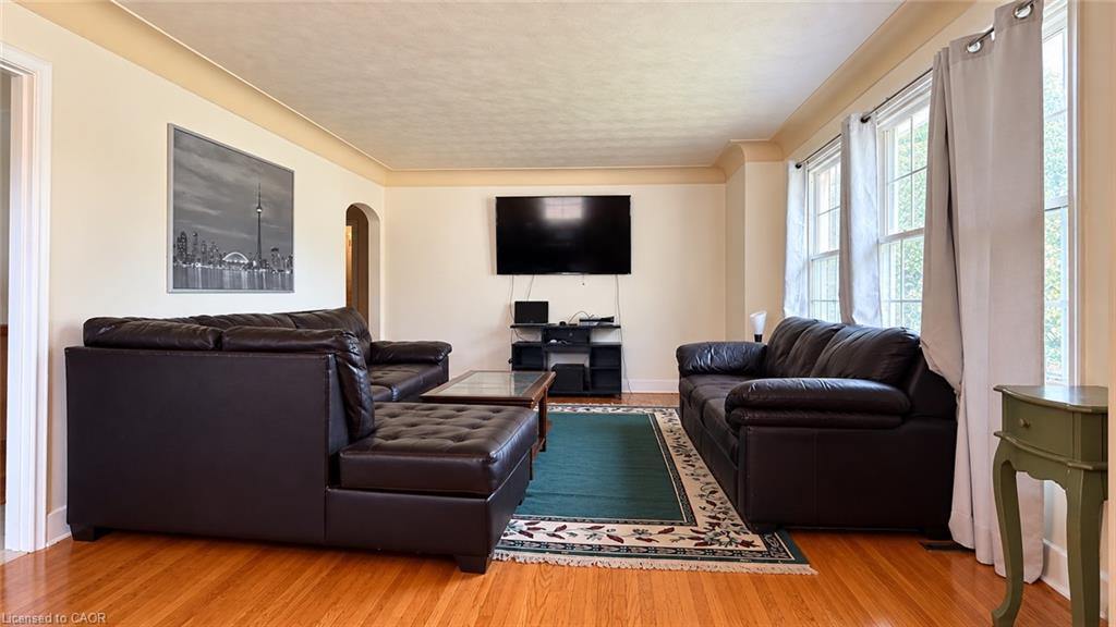 12 Roseland Avenue