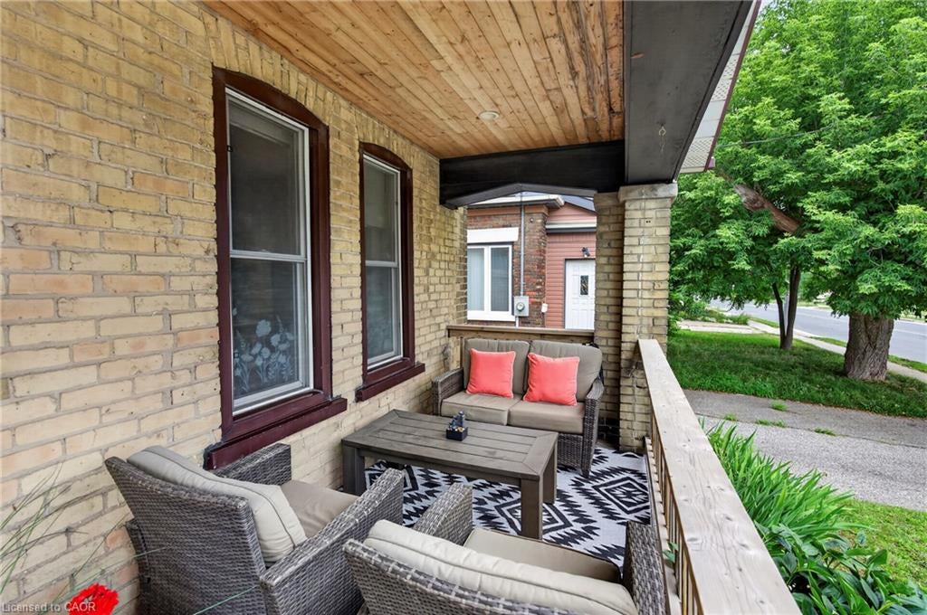 155 Lancaster Street W