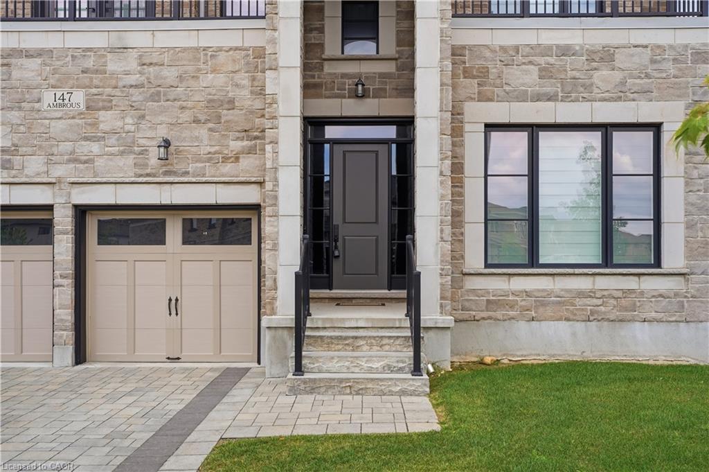 147 Ambrous Crescent
