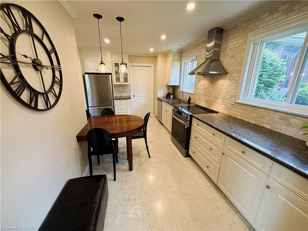238 Laurier Avenue