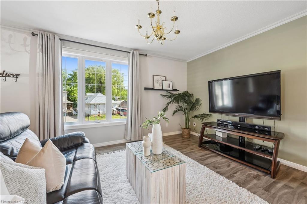 976 Guelph Street