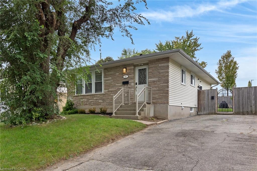 63 Cedarhill Crescent