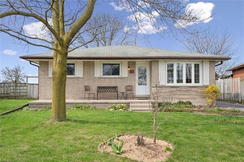 26 Parkhill Court Kitchener ON N2C 2C4