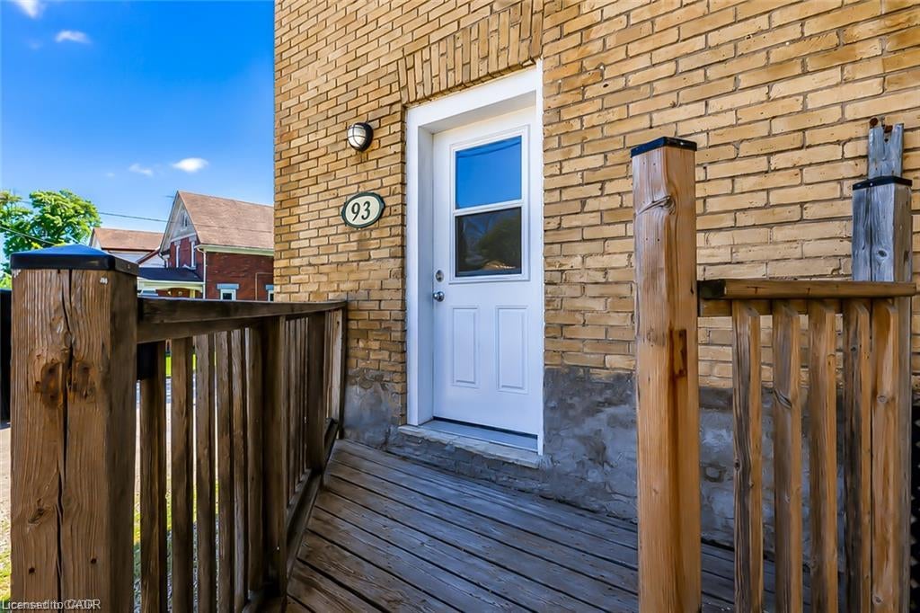 93 Lancaster Street W