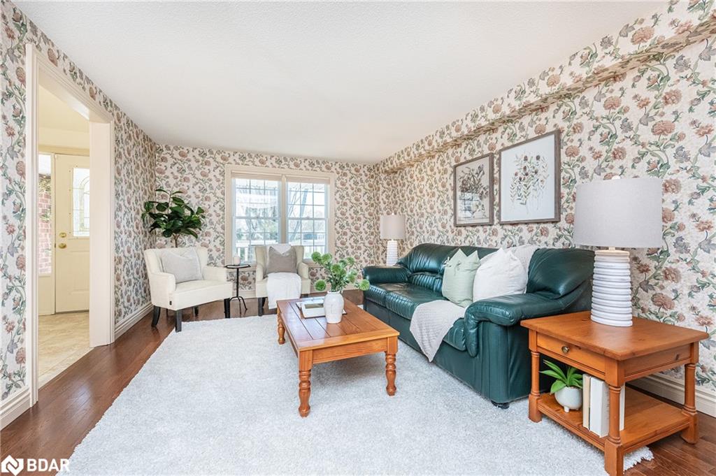 222 Walsh Crescent