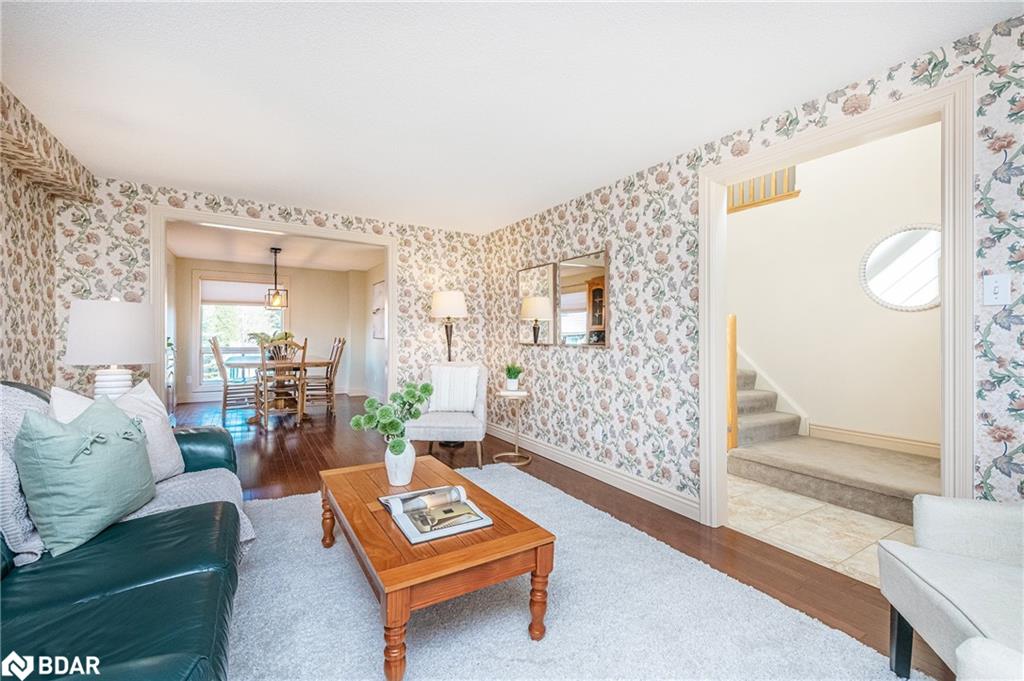 222 Walsh Crescent