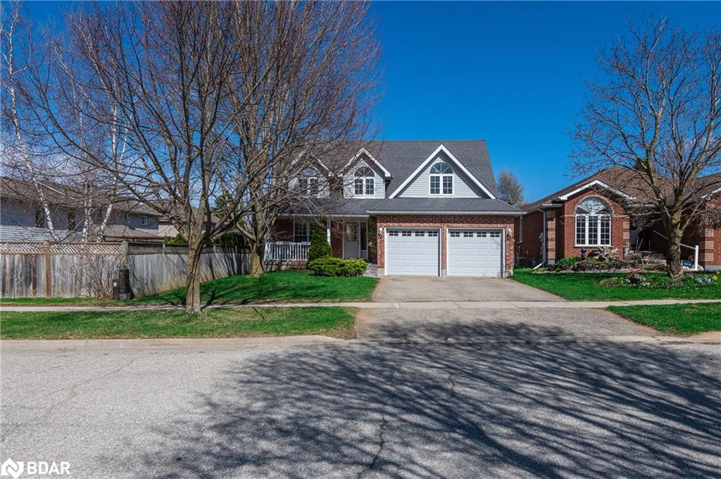 222 Walsh Crescent
