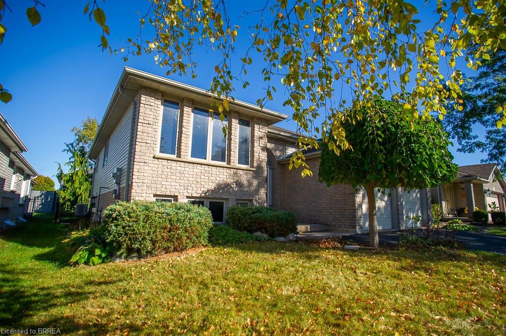 16 Bradbury Crescent