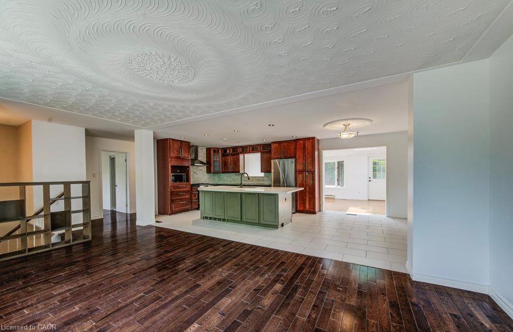 109 White Oak Place
