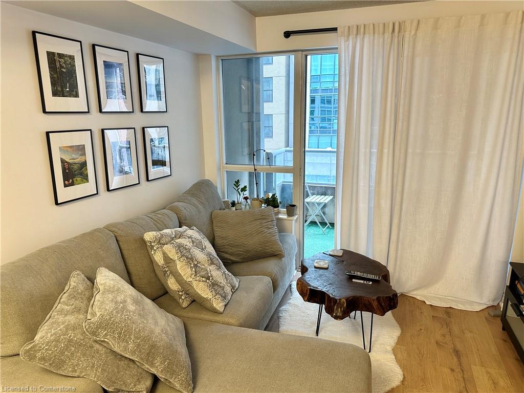 270 Wellington Street W 409
